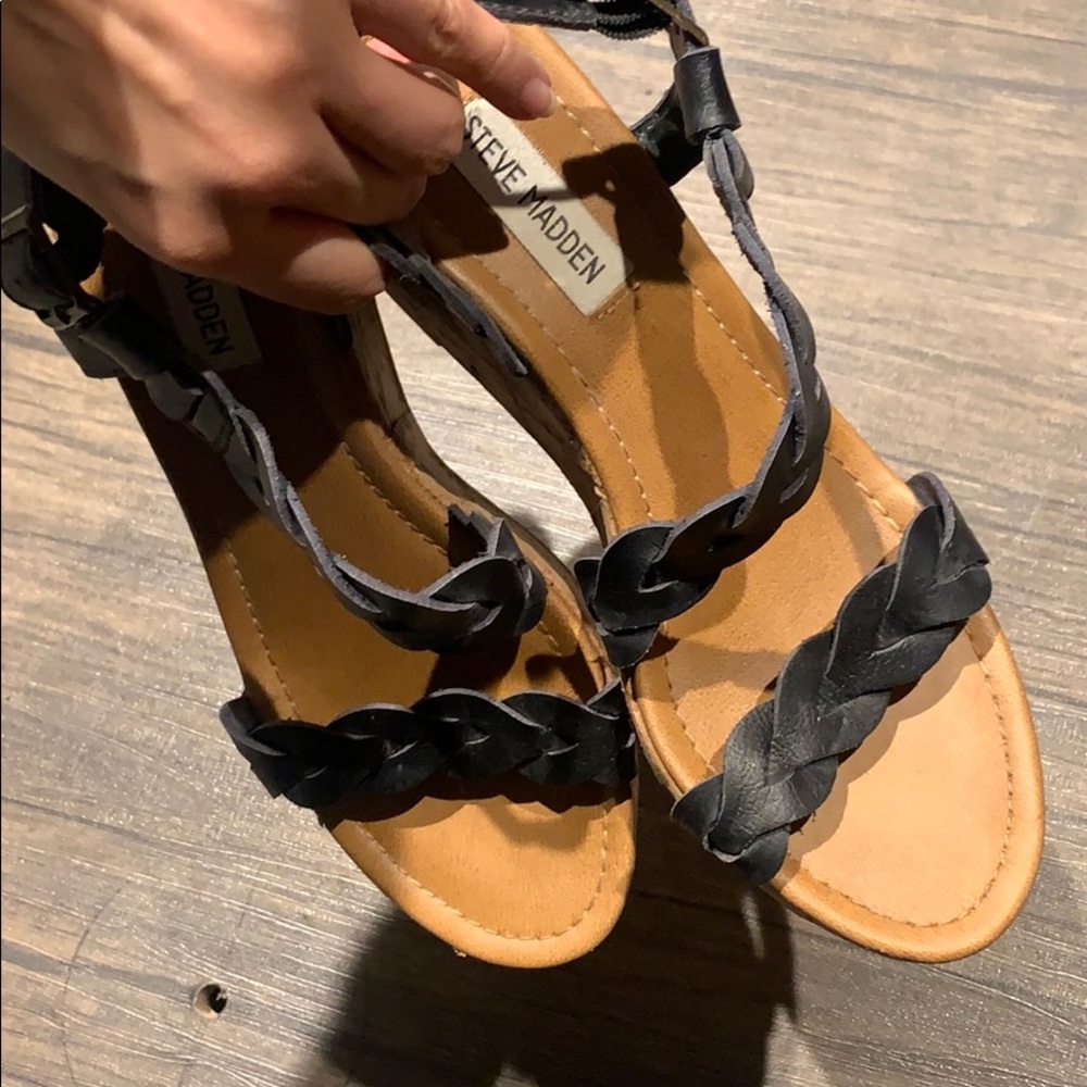 Nice crossed platforms! Very cute!!
